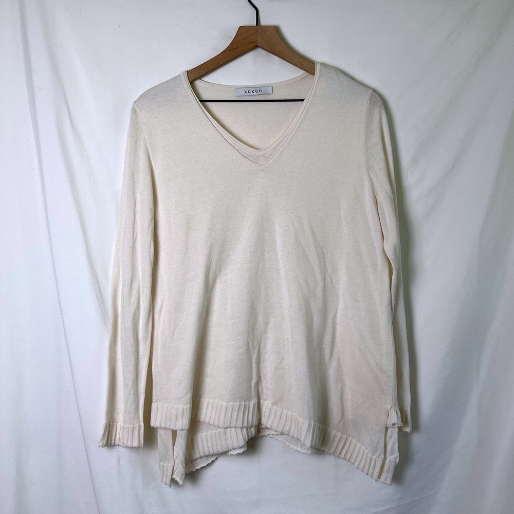 Kokun Womens Sweater Cream Size L Bamboo Cashmere V-Neck Asymmetric Hem Pullover